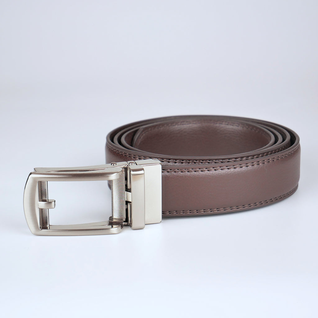 Klassiskt brunt bälte med automatiskt silver spänne Livremmar