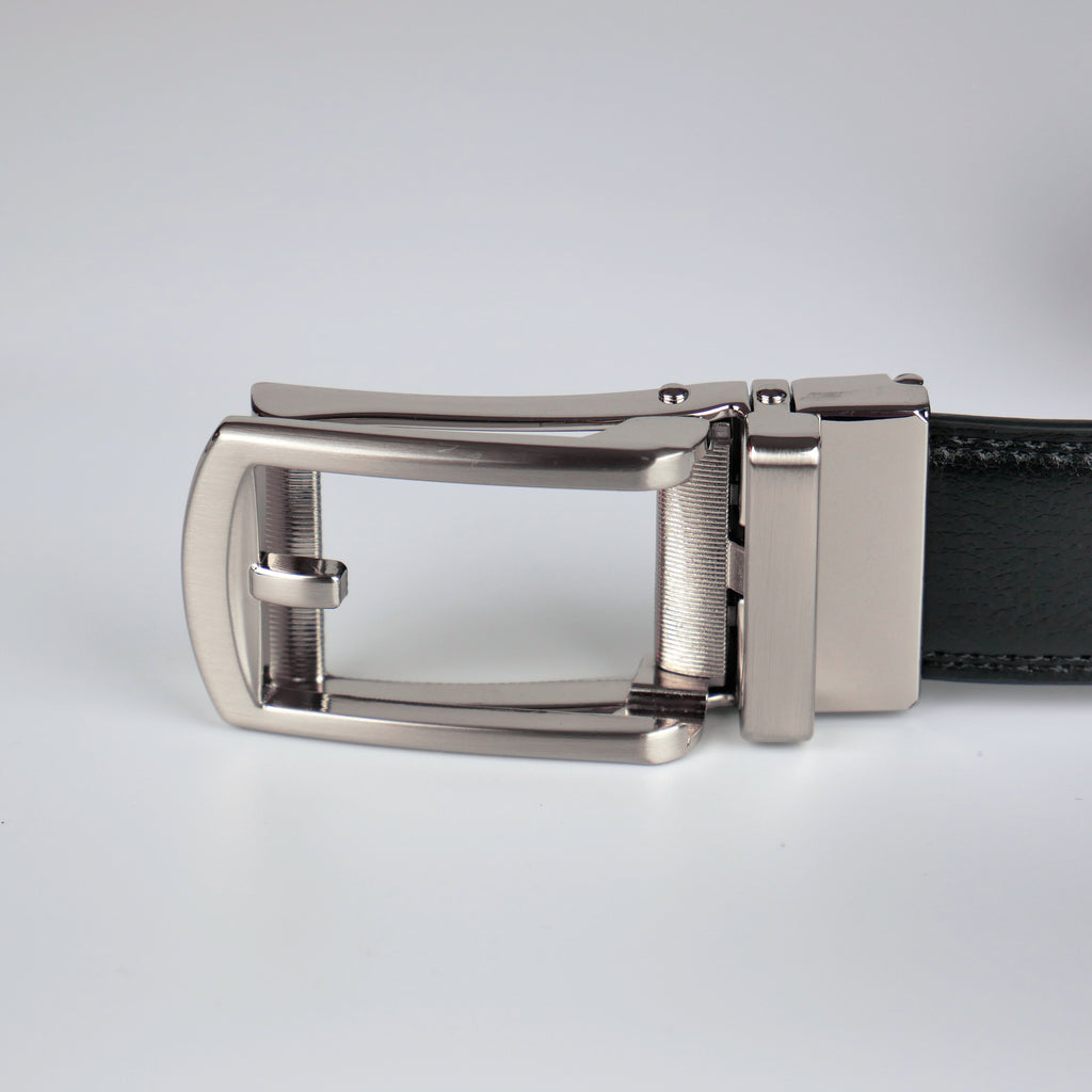 Klassiskt svart bälte med automatiskt silver spänne Livremmar